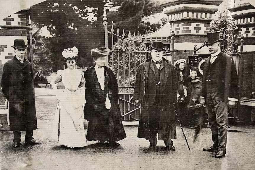 Minchin family at the Adelaide Zoo