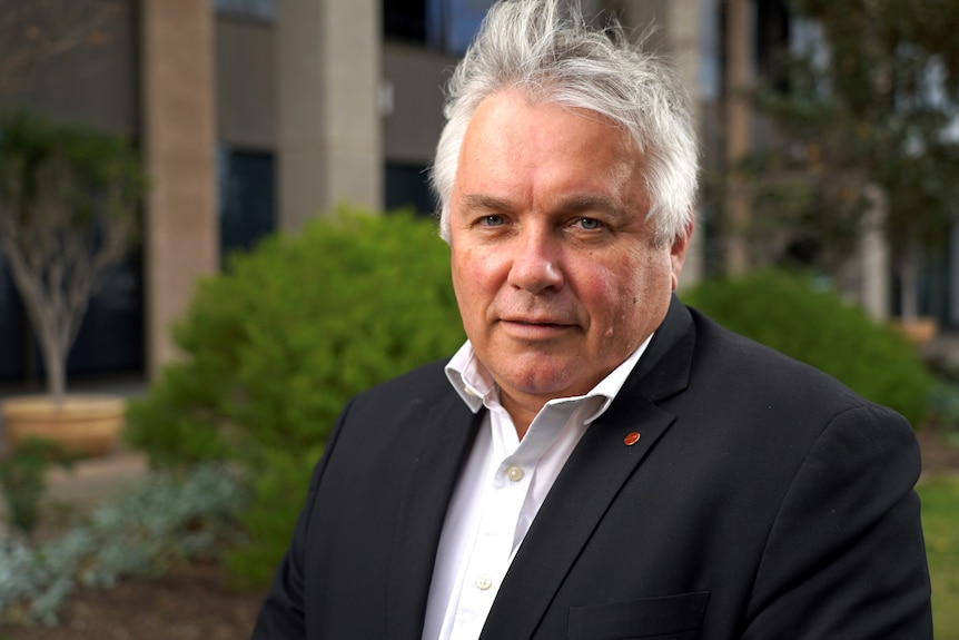 Portrait photo of Senator Rex Patrick.