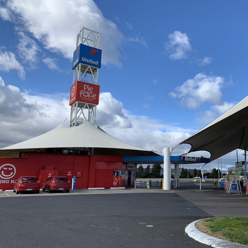 A United service station with a Pie Face outlet in Melbourne