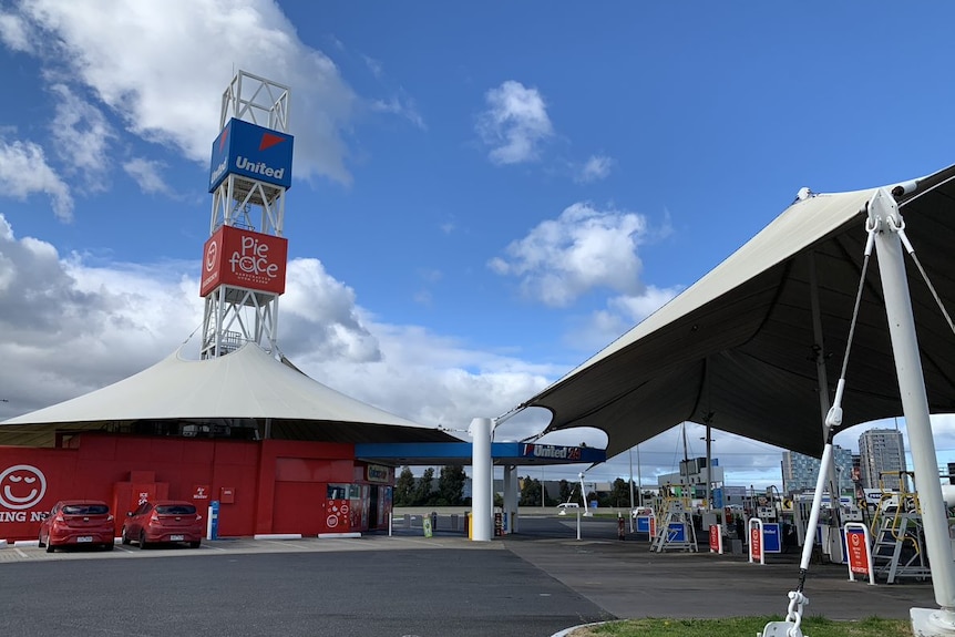 A United service station with a Pie Face outlet in Melbourne