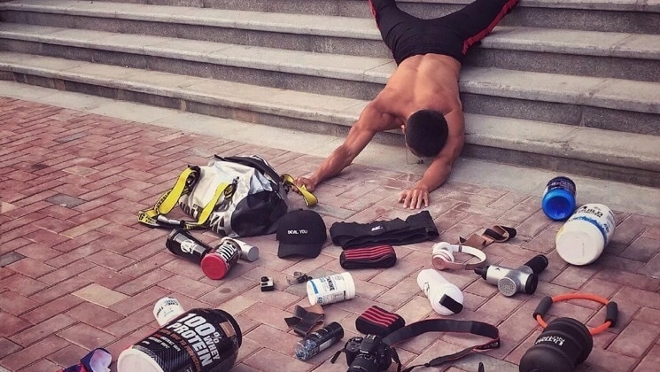 A Chinese man posed for the challenge with all his spots-related items on the ground, while he was lying face down on the stairs