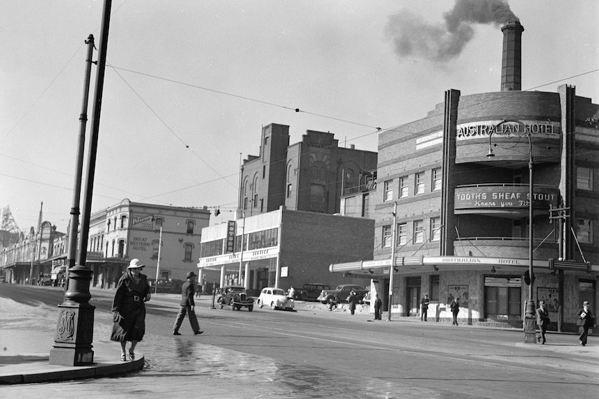 The Australian Hotel as it stood in the 1950s.