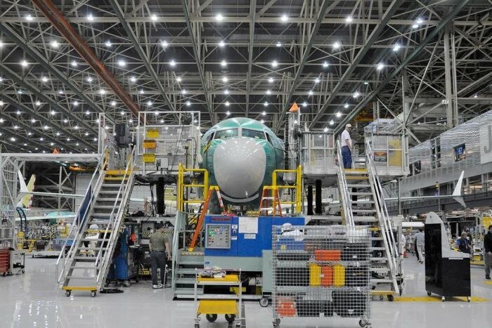 Boeing 737 MAX 8 kedua digambar di pabrik Boeing di Seatle