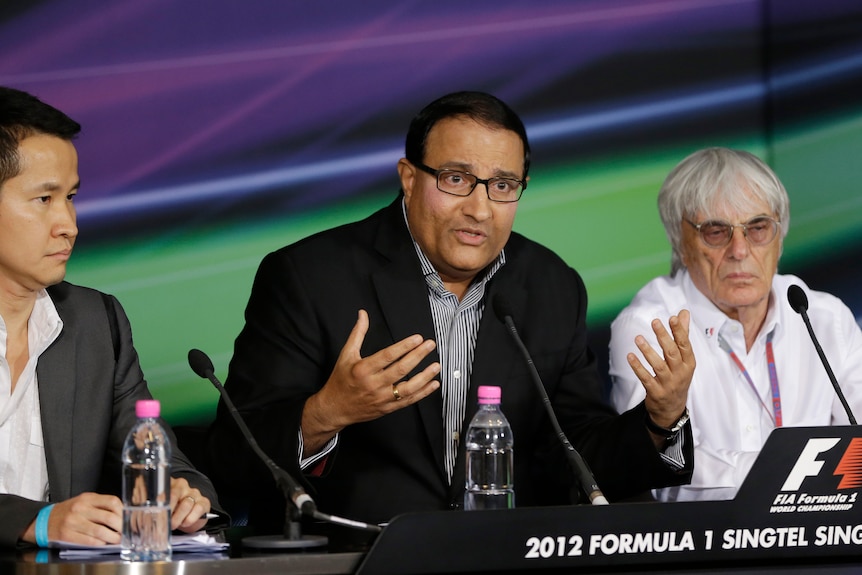Lionel Yeo, S. Iswaran and Bernie Ecclestone hold a press conference. 