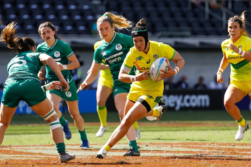 Emilee Cherry runs while holding the ball.