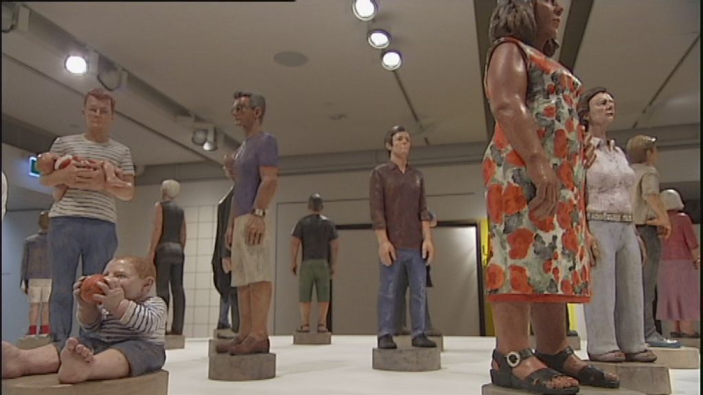Artist carves out representations of humanity - ABC News