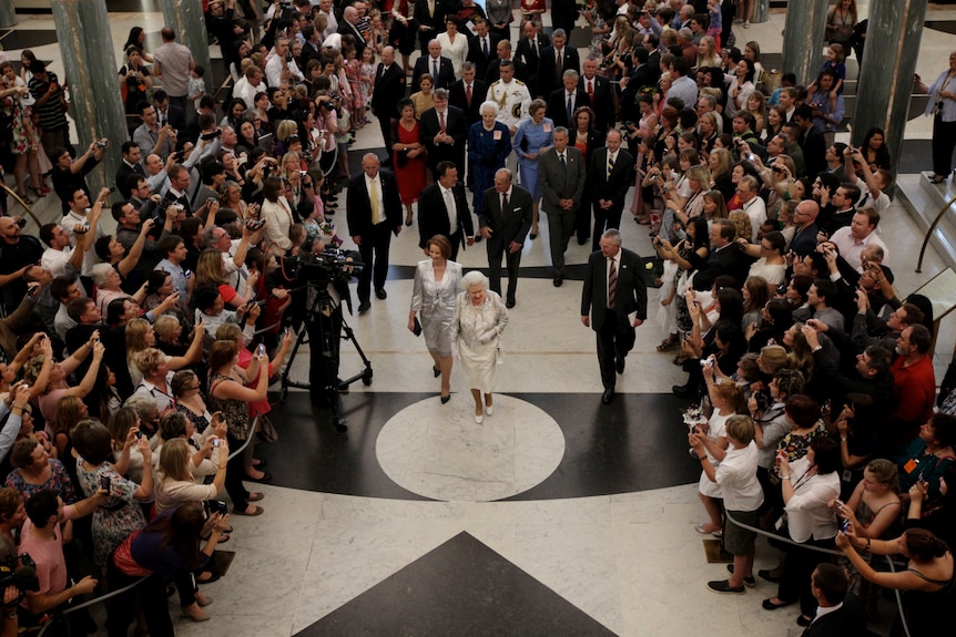 Queen arrives at Parliament reception