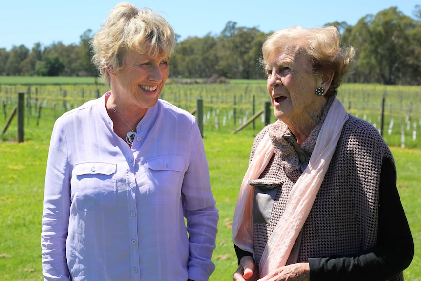 ABC TV Presenter of Back Roads Heather Ewart is in Murchison with her mother