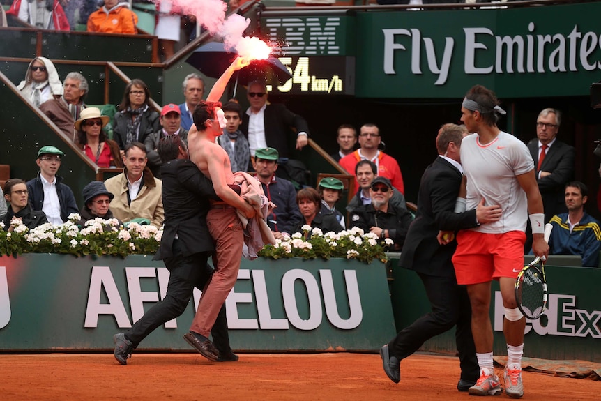 Protester disrupts French Open final