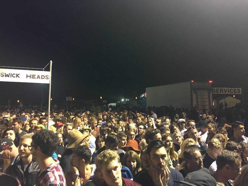 Massive lines for bus transport from Splendour in the Grass 2016