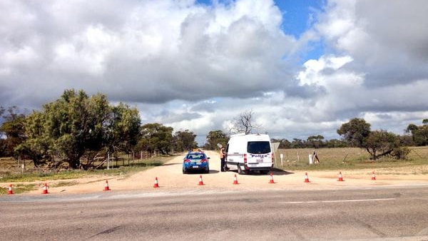 Police on scene of siege at Elwomple