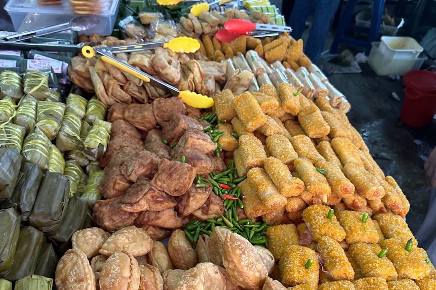 Variations of snacks sold as takjil.