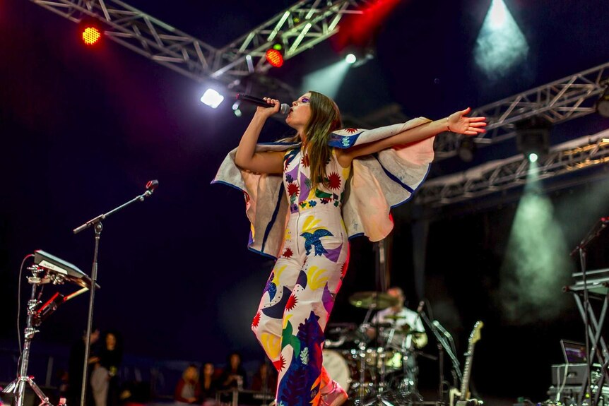 Maggie Rogers performing at Splendour In The Grass 2017