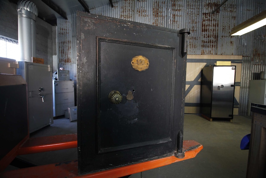 An old Chubb safe from 1854.