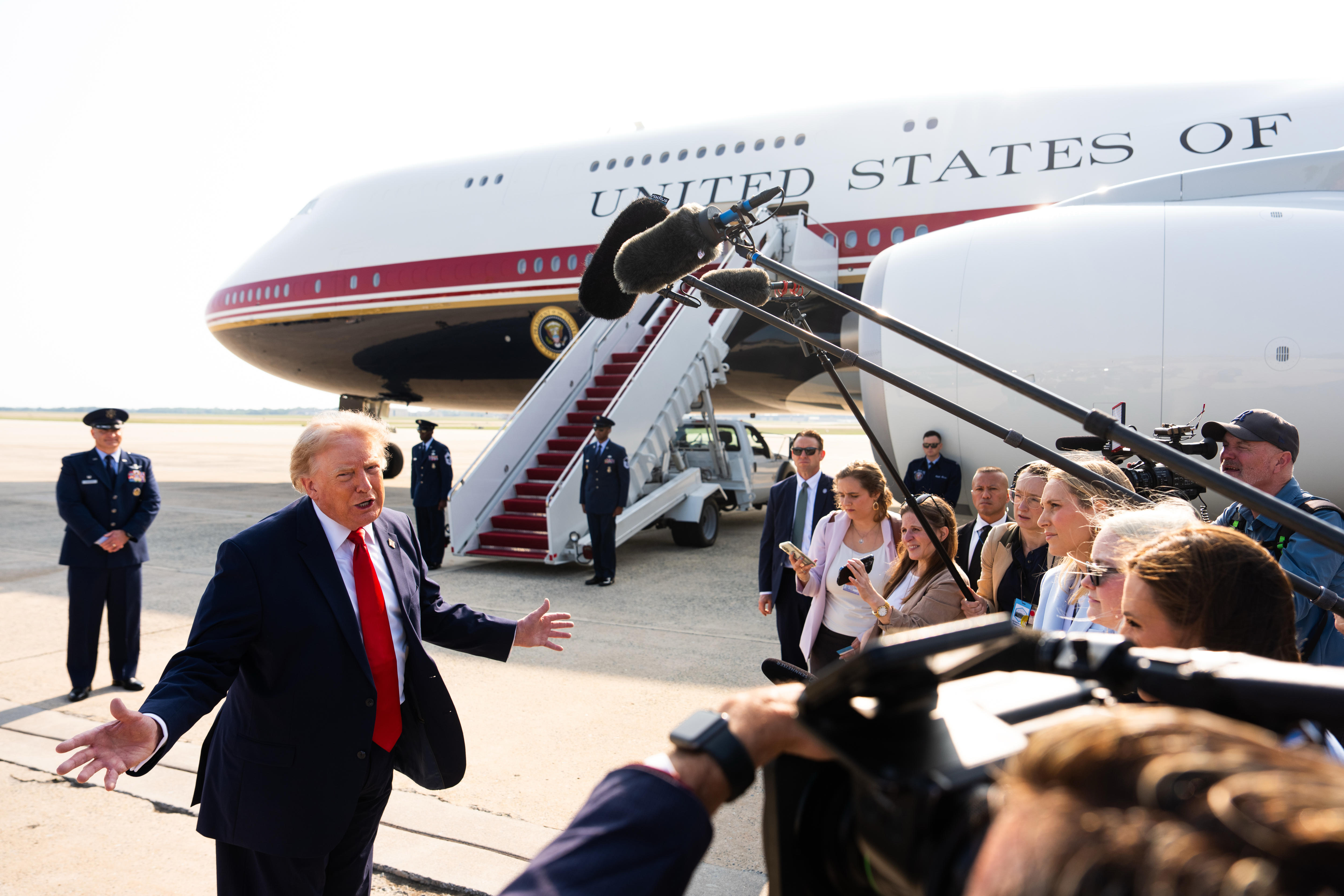 Pictures show interior of Trump's new Air Force One jet