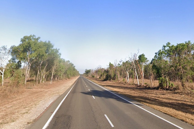 Ein einsamer Straßenabschnitt im Outback von Queensland.