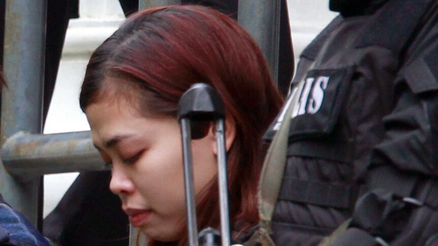Indonesian suspect Siti Aisyah is escorted by Malaysian police.