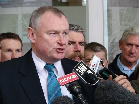 Vic police vote to take IR action in pay dispute - ABC News