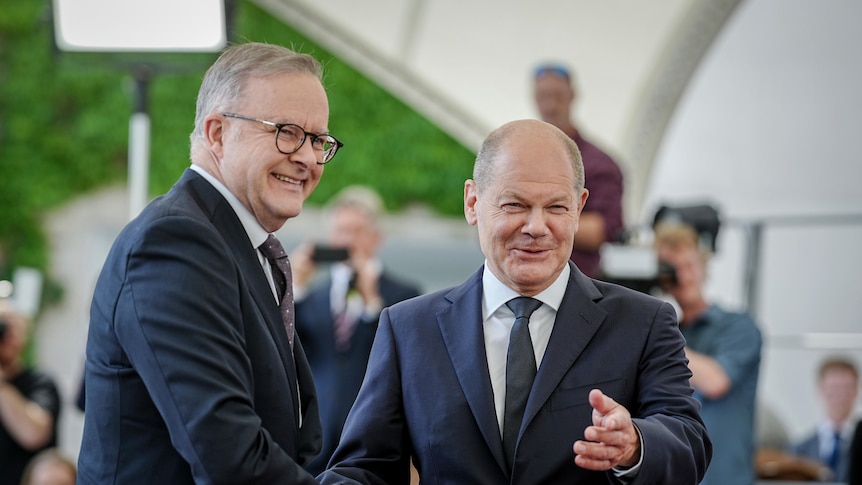 German Chancellor Olaf Scholz shakes hands with the Australian Prime Minister Anthony Albanese.