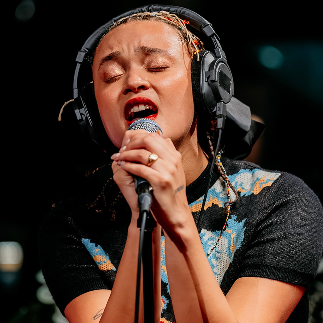 Connie Constance covers RAYE's 'Escapism' for Like A Version
