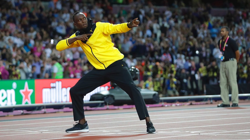 Usain Bolt makes his lightning bolt gesture at the end of a lap of honour in London