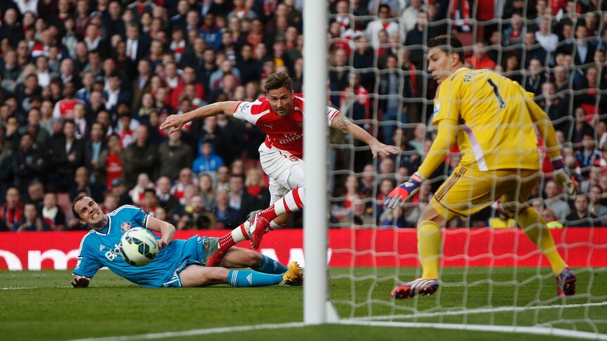 Giroud shot goes wide against Sunderland