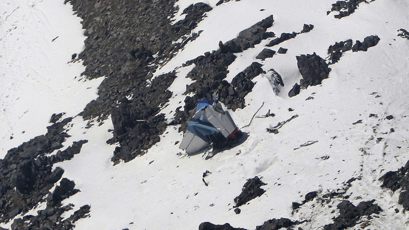 Snow hampers search for air crash survivors