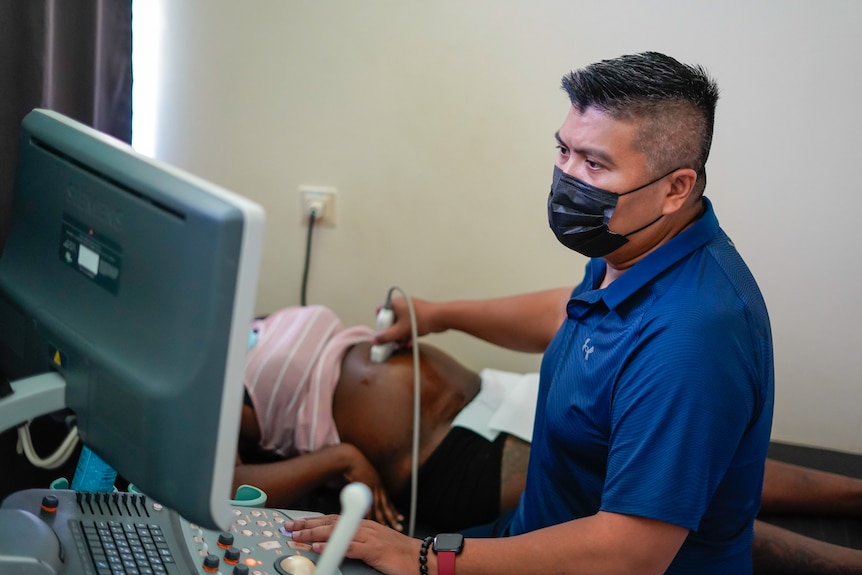 Gynecologist Marvin Dipoikromo doing an ultrasound exam for a pregnant woman in the Diakonessenhuis hospital