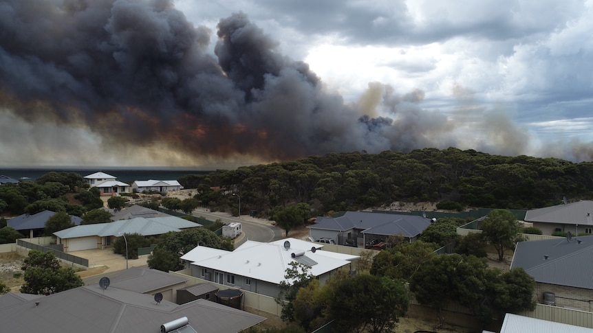 Smoke billows close to Hopetoun.