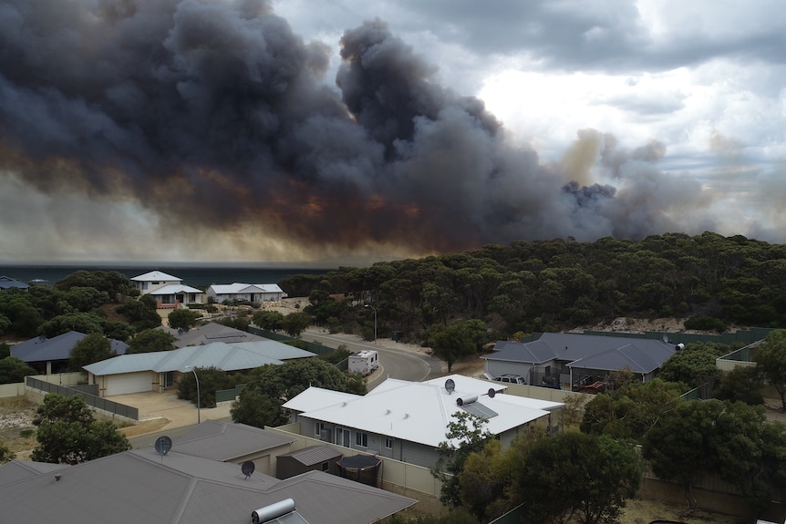 Smoke billows close to Hopetoun.