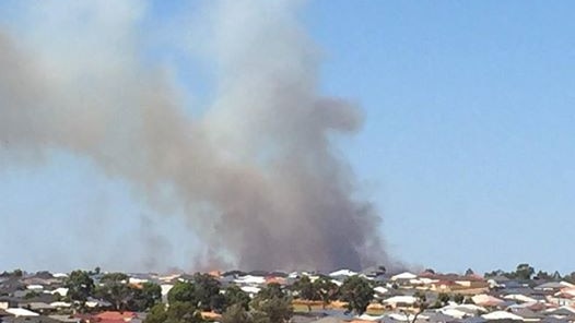 Bushfire threatens Perth suburbs
