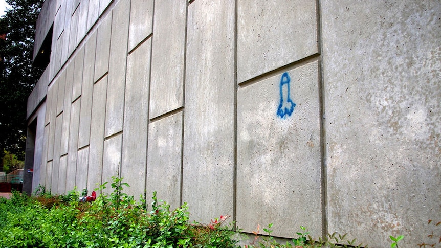 Graffiti of an image of a phallus.
