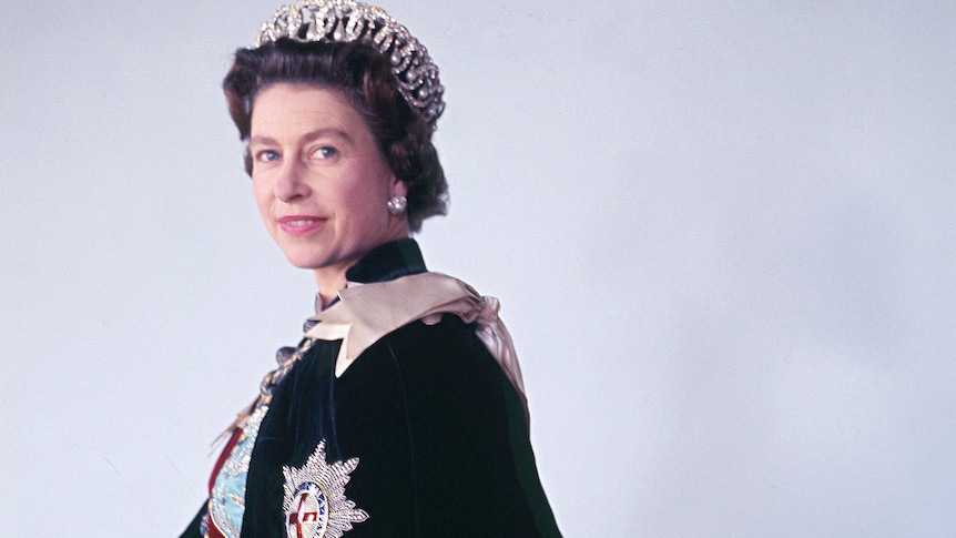 国王查尔斯三世庆祝女王伊丽莎白二世逝世一周年