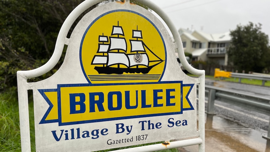 A sign for the town of Broulee.