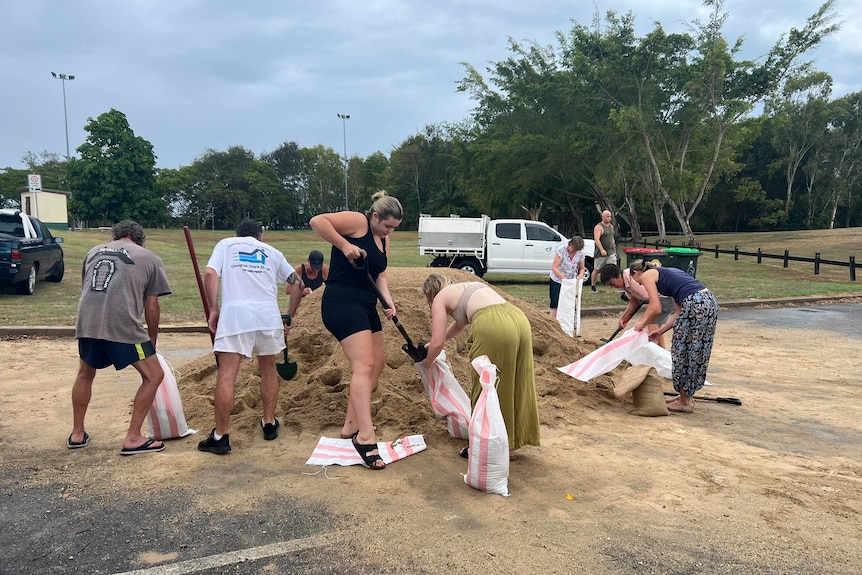 Residents in Port Douglas have been busy filling sandbags in preparation for Tropical Cylone Jasper to make landfall.