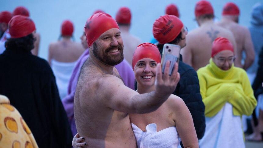 Dark Mofos Nude Swim A Chilly Hit Yet Again Abc News