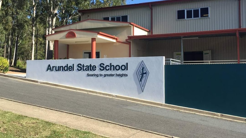 The front of Arundel State School .