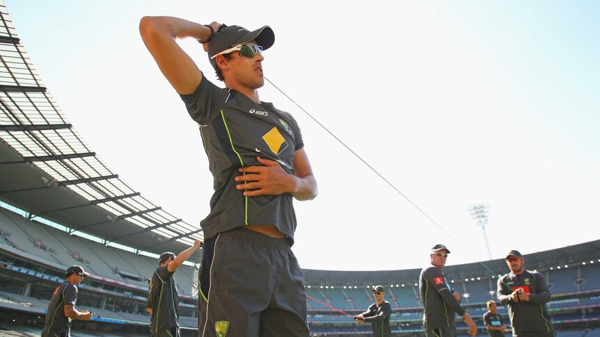 Australian paceman Mitchell Starc has been named in CA's 20-man contract list for 2013/14.