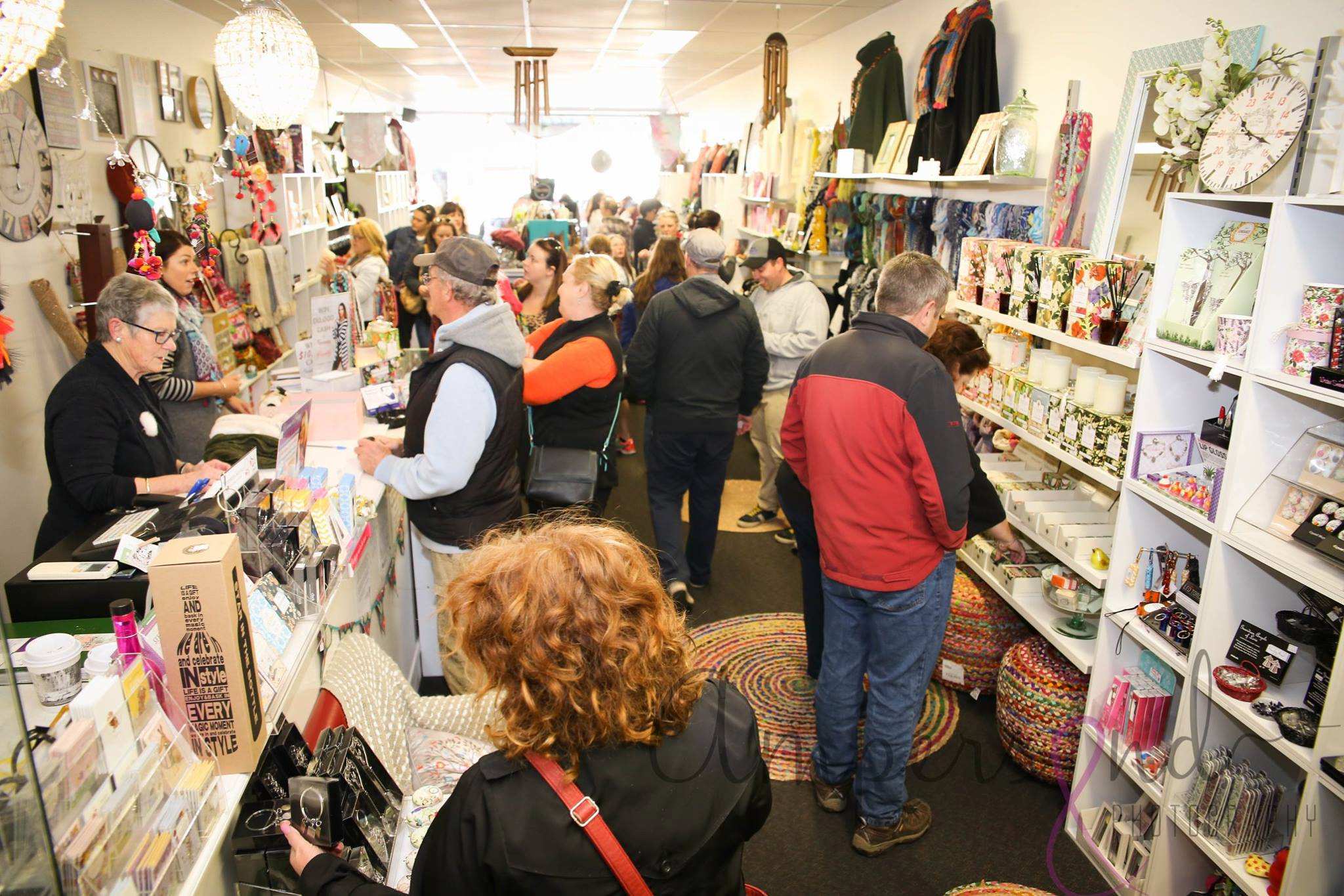 Regional Victorian town uses 'people power' to beat online shopping ...