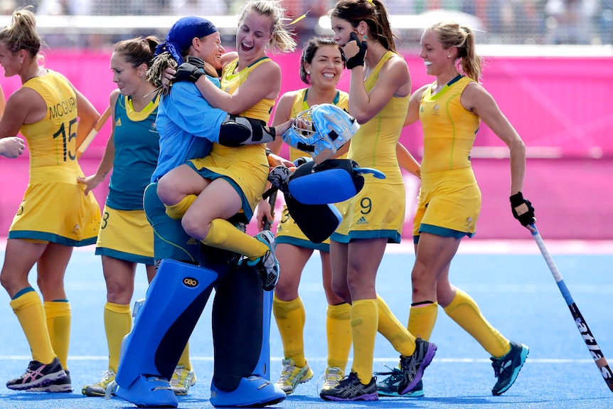 Toni Cronk (C) and Emily Smith celebrate after Australia's 1-0 hockey win over the US.