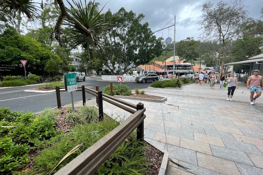 of people moving about in the day time on Hastings St Noosa