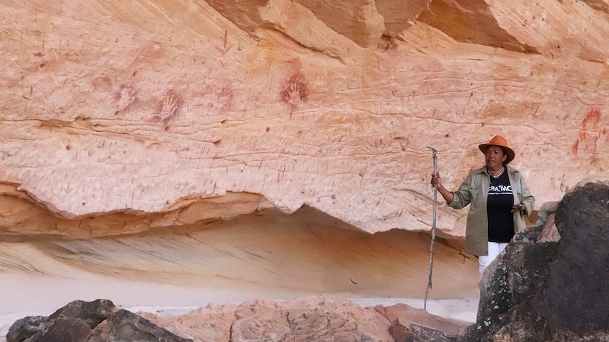 Iningai woman Suzanne Thompson guides visitors through the significance of the Turraburra site