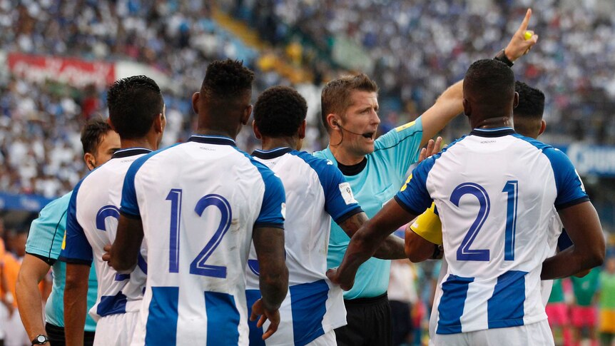 Honduras players complain to the referee