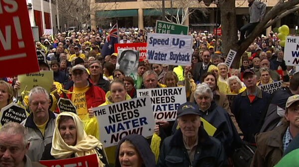 Rally urges more action on Murray - ABC News
