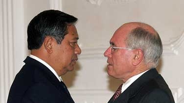 Helping hand ... Prime Minister John Howard with Indonesian President Susilo Bambang Yudhoyono