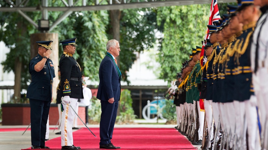 Malcolm Turnbull at a military ceremony in Manila