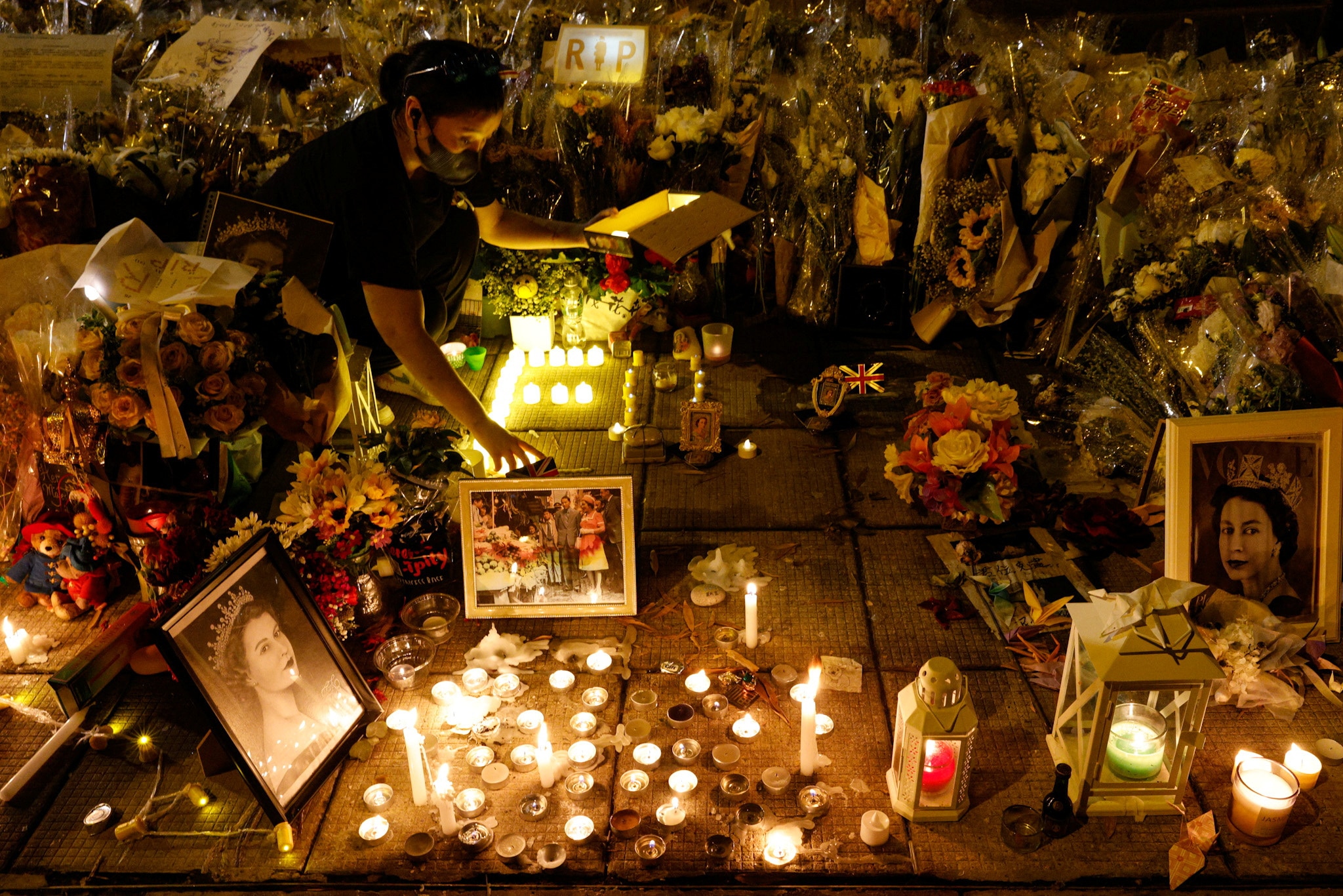 Hong Kong Man Arrested After Paying Tribute To Queen Elizabeth Outside ...