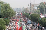Crowds of supporters welcome Bhutto back to Pakistan