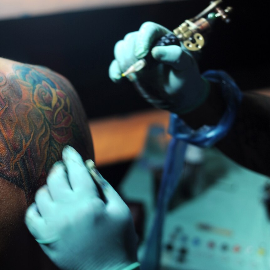 Foreigner gets tattoo in Bali