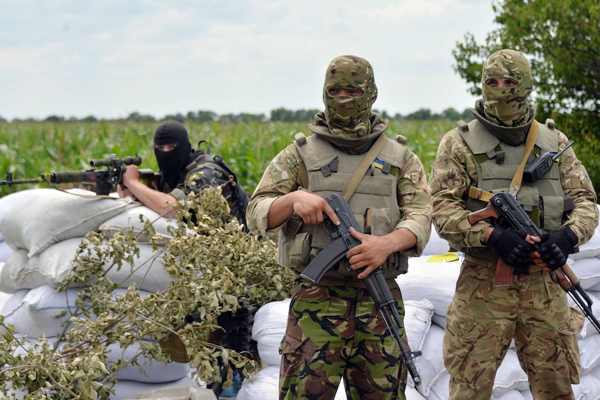 Ukrainian forces at a checkpoint near Slaviansk